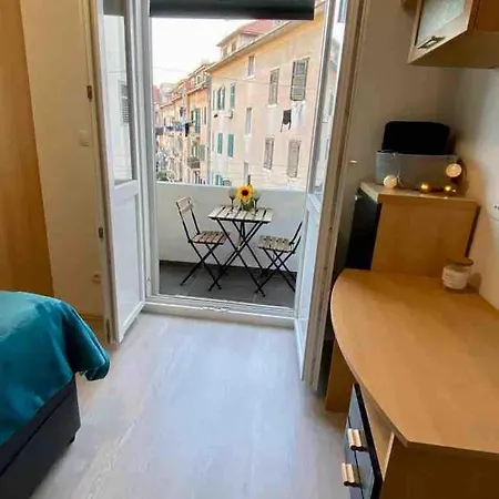 Center - Lovely And Spacious 2bdrm Split