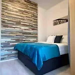 Center - Lovely And Spacious 2bdrm *