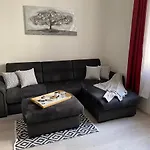 Center - Lovely And Spacious 2bdrm Split