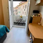 Center - Lovely And Spacious 2bdrm Apartmán *