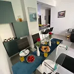 Center - Lovely And Spacious 2bdrm * Split