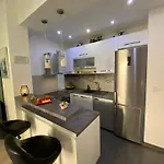 Center - Lovely And Spacious 2bdrm *