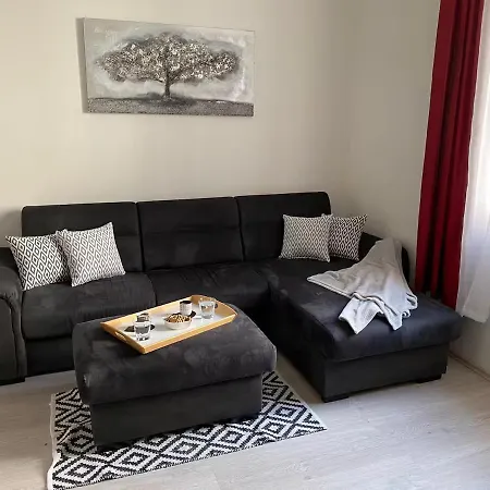 Center - Lovely And Spacious 2bdrm Сплит