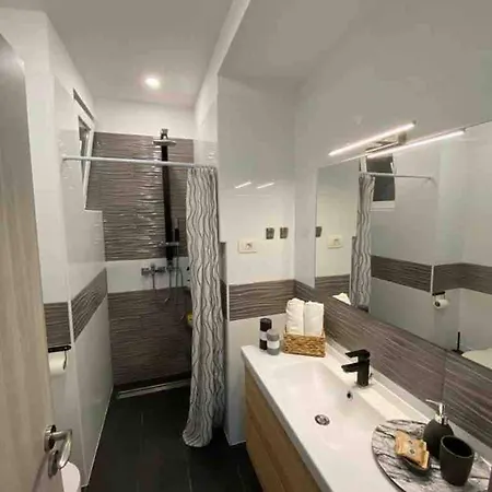 Апартаменты Center - Lovely And Spacious 2bdrm