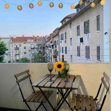 Center - Lovely And Spacious 2bdrm アパート