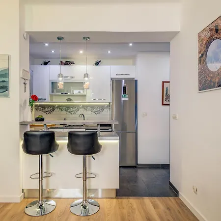 Center - Lovely And Spacious 2bdrm * スプリト