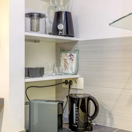 Center - Lovely And Spacious 2bdrm Апартаменти