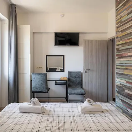Апартаменти Center - Lovely And Spacious 2bdrm