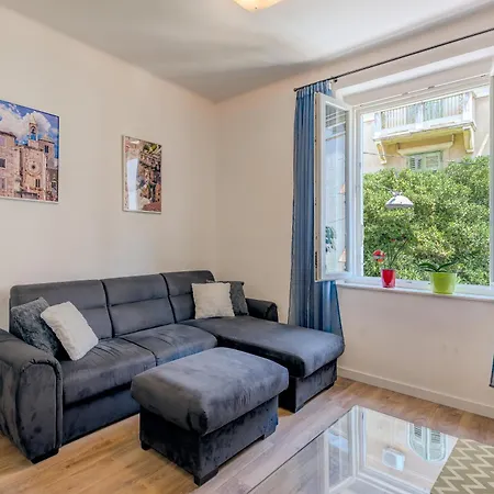 Center - Lovely And Spacious 2bdrm Апартаменти Спліт