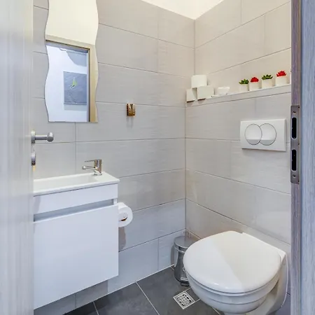 Апартаменти Center - Lovely And Spacious 2bdrm Спліт
