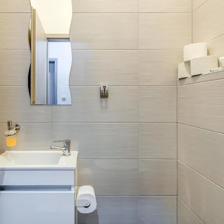 Center - Lovely And Spacious 2bdrm * Спліт