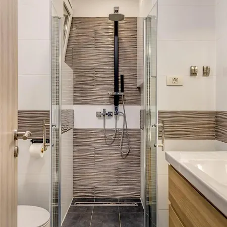 Center - Lovely And Spacious 2bdrm アパート スプリト