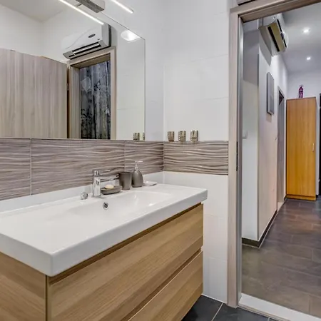 アパート Center - Lovely And Spacious 2bdrm スプリト