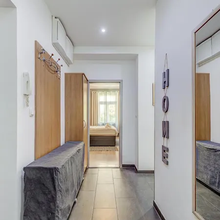 Center - Lovely And Spacious 2bdrm アパート