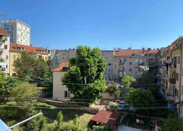 Center - Lovely And Spacious 2bdrm * Split