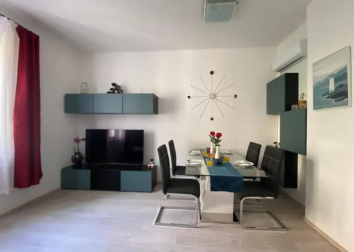 Center - Lovely And Spacious 2bdrm Apartmán *