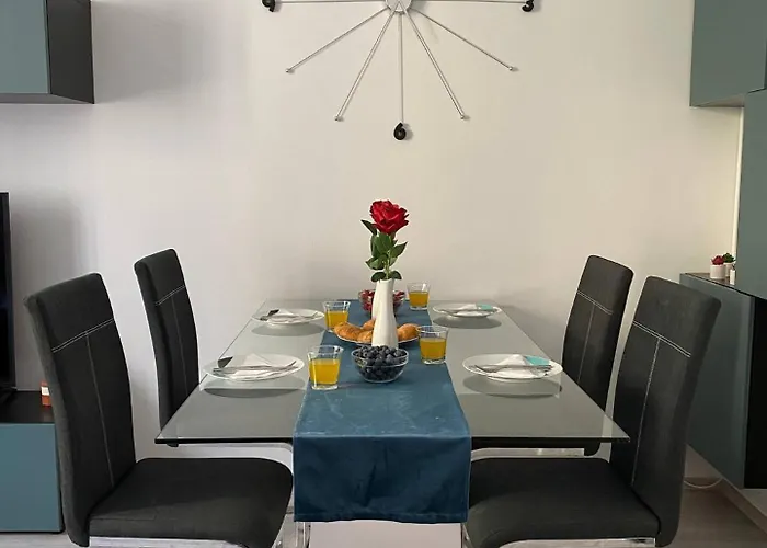 Center - Lovely And Spacious 2bdrm *