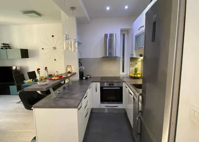 Center - Lovely And Spacious 2bdrm Apartmán *