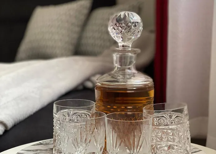 Center - Lovely And Spacious 2bdrm