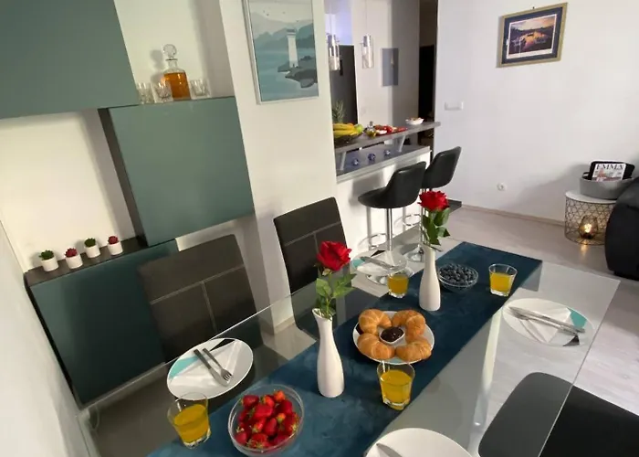 Center - Lovely And Spacious 2bdrm * Split