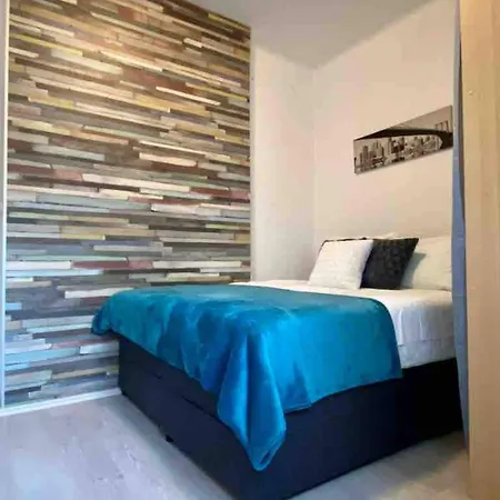 Center - Lovely And Spacious 2bdrm *