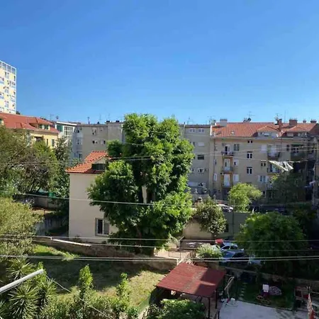 Center - Lovely And Spacious 2bdrm * Split