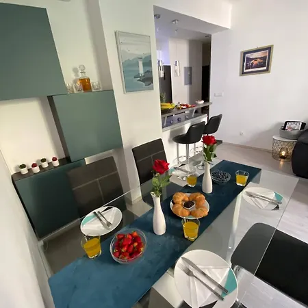 Center - Lovely And Spacious 2bdrm * Split